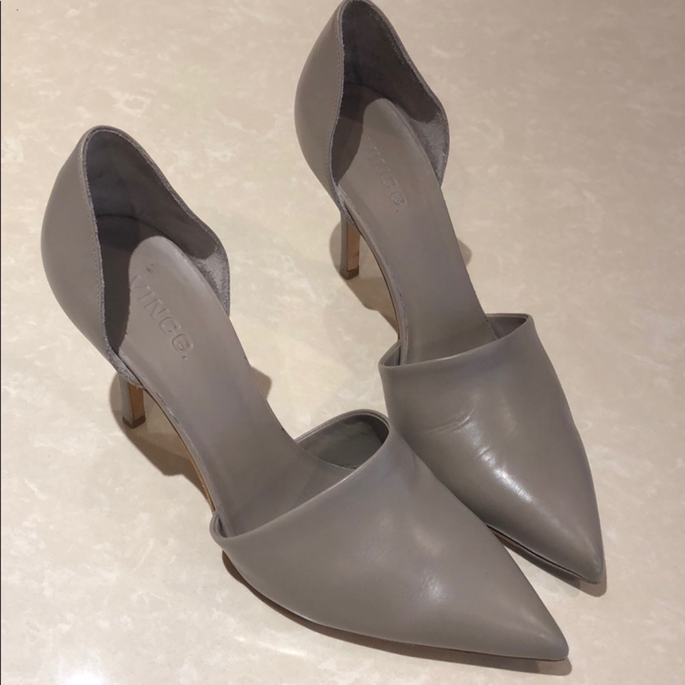 Vince taupe/gray pumps